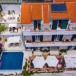 Adrian - Six Bedroom With Swimming Pool And Sea View Willa *