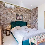 Adrian - Six Bedroom With Swimming Pool And Sea View Willa Dubrownik