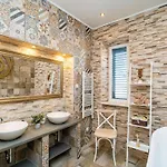 Adrian - Six Bedroom With Swimming Pool And Sea View Willa