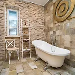 Adrian - Six Bedroom With Swimming Pool And Sea View Willa *