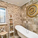 Adrian - Six Bedroom With Swimming Pool And Sea View
