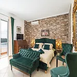 Willa Adrian - Six Bedroom With Swimming Pool And Sea View