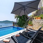 Adrian - Six Bedroom With Swimming Pool And Sea View Willa *