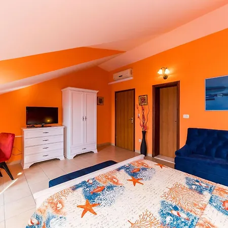 Adrian - Six Bedroom With Swimming Pool And Sea View Вилла