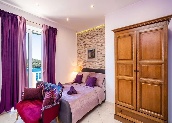 Adrian - Six Bedroom With Swimming Pool And Sea View Vila