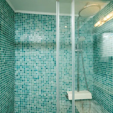 Adrian - Six Bedroom With Swimming Pool And Sea View 别墅