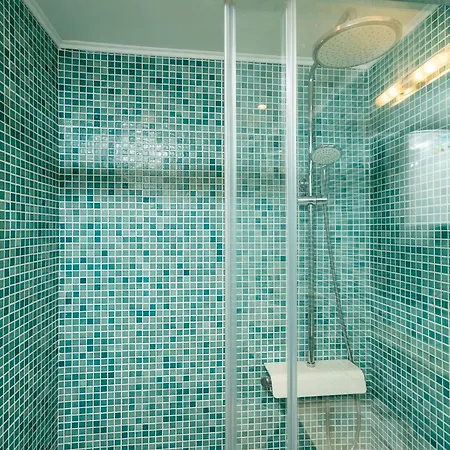 Adrian - Six Bedroom With Swimming Pool And Sea View 빌라
