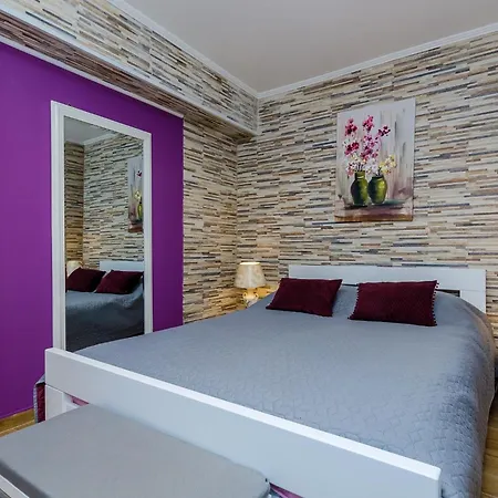 Adrian - Six Bedroom With Swimming Pool And Sea View וילה *