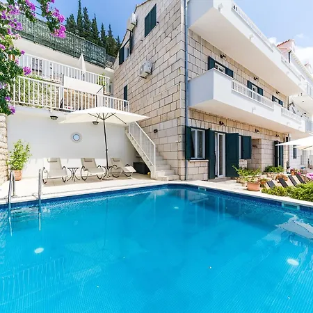 Adrian - Six Bedroom With Swimming Pool And Sea View