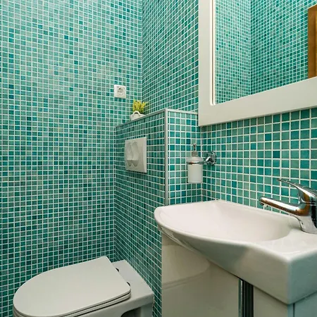 Adrian - Six Bedroom With Swimming Pool And Sea View 别墅 *