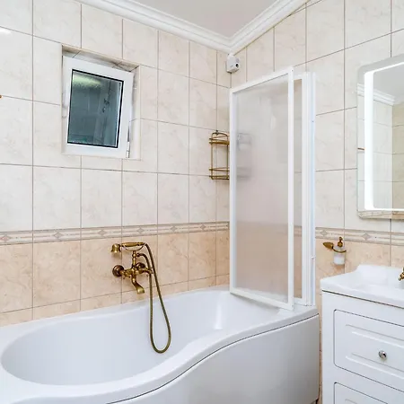 Villa Adrian - Six Bedroom With Swimming Pool And Sea View *