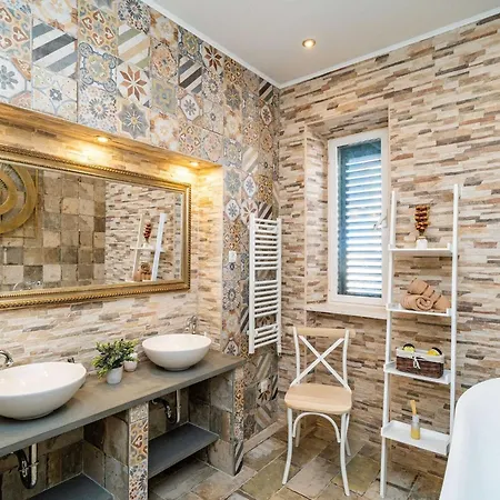 Adrian - Six Bedroom With Swimming Pool And Sea View 빌라