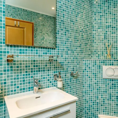 Villa Adrian - Six Bedroom With Swimming Pool And Sea View