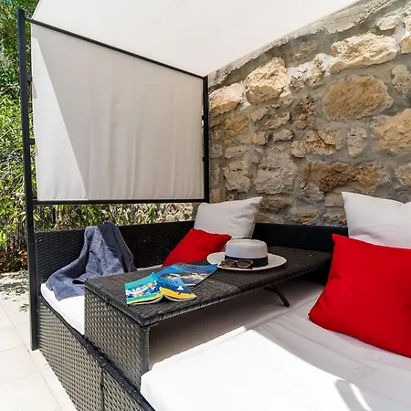 Adrian - Six Bedroom With Swimming Pool And Sea View וילה *