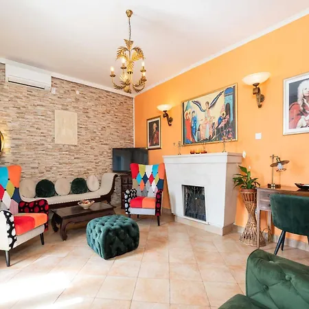 Adrian - Six Bedroom With Swimming Pool And Sea View 别墅 *