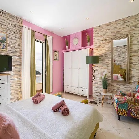 Villa Adrian - Six Bedroom With Swimming Pool And Sea View Ragusa