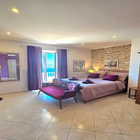 Adrian - Six Bedroom With Swimming Pool And Sea View
