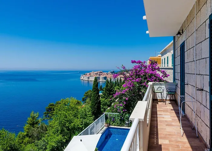 Adrian - Six Bedroom With Swimming Pool And Sea View Willa
