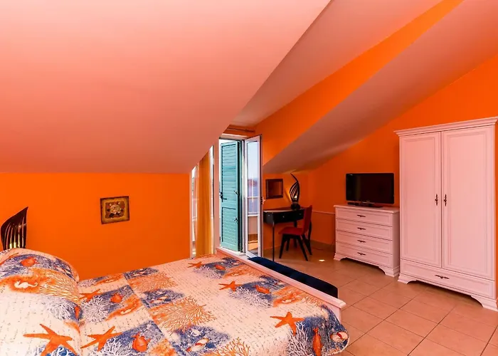 Adrian - Six Bedroom With Swimming Pool And Sea View