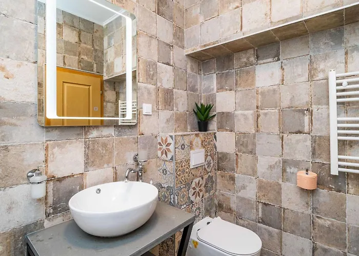 Willa Adrian - Six Bedroom With Swimming Pool And Sea View