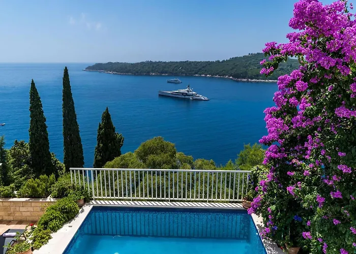 Willa Adrian - Six Bedroom With Swimming Pool And Sea View