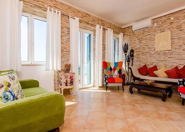 Villa Adrian - Six Bedroom With Swimming Pool And Sea View *