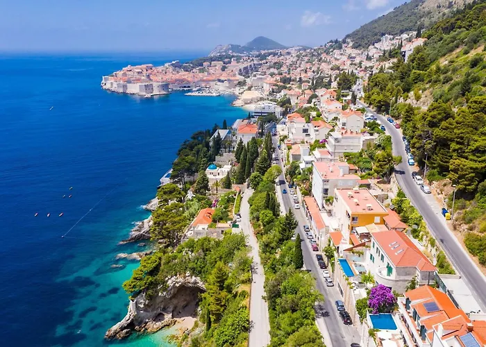 Willa Adrian - Six Bedroom With Swimming Pool And Sea View