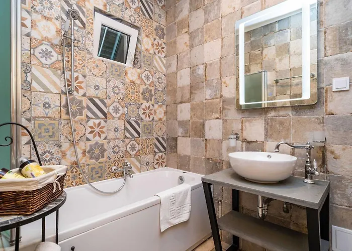 Adrian - Six Bedroom With Swimming Pool And Sea View *