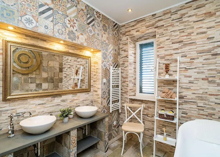 Adrian - Six Bedroom With Swimming Pool And Sea View Willa