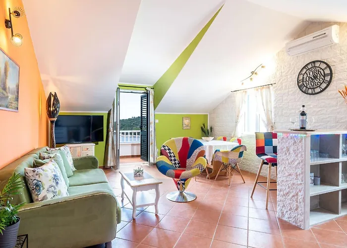 Adrian - Six Bedroom With Swimming Pool And Sea View