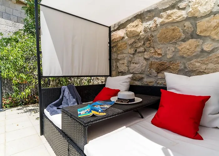 Adrian - Six Bedroom With Swimming Pool And Sea View Willa *