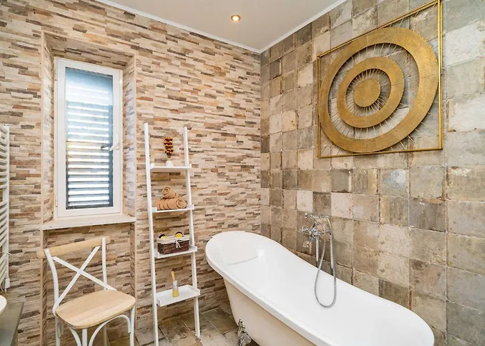 Adrian - Six Bedroom With Swimming Pool And Sea View