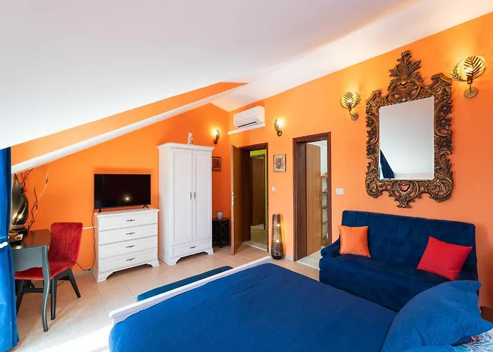 Willa Adrian - Six Bedroom With Swimming Pool And Sea View