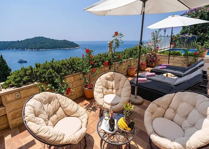 Adrian - Six Bedroom With Swimming Pool And Sea View Willa *