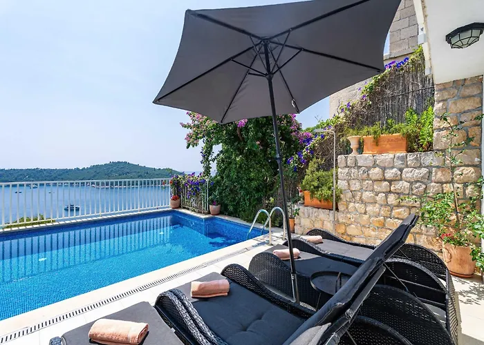 Adrian - Six Bedroom With Swimming Pool And Sea View Willa *