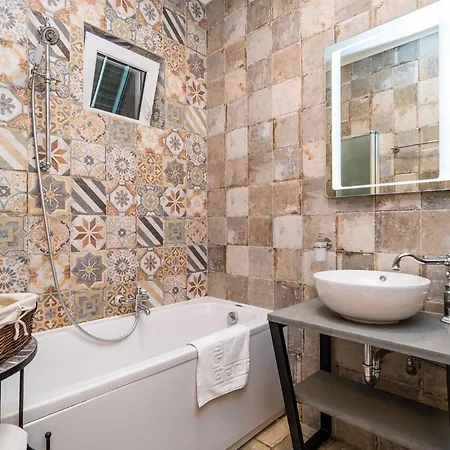 Adrian - Six Bedroom With Swimming Pool And Sea View *