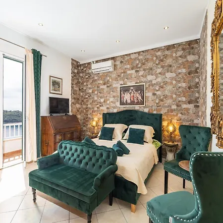 Villa Adrian - Six Bedroom With Swimming Pool And Sea View