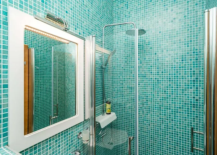 Adrian - Six Bedroom With Swimming Pool And Sea View