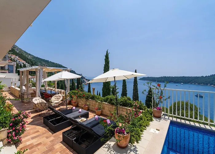 Adrian - Six Bedroom With Swimming Pool And Sea View