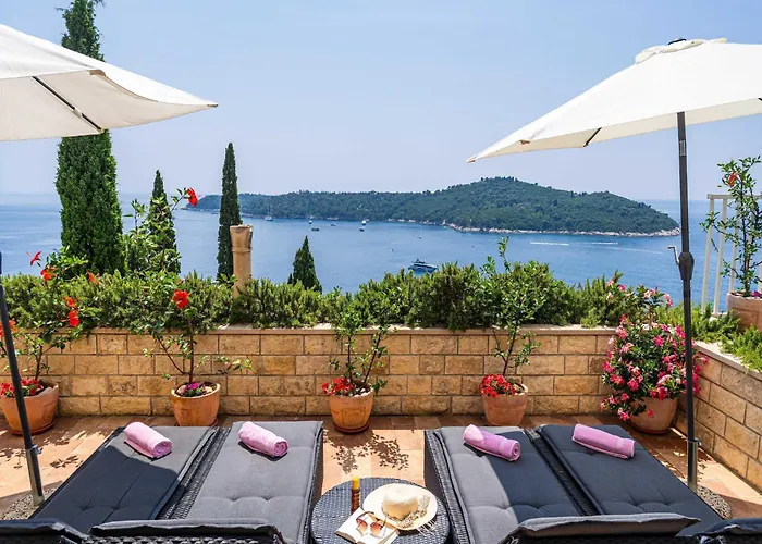 Villa Adrian - Six Bedroom With Swimming Pool And Sea View