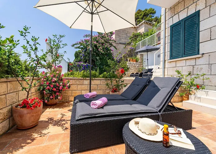 Adrian - Six Bedroom With Swimming Pool And Sea View Villa *