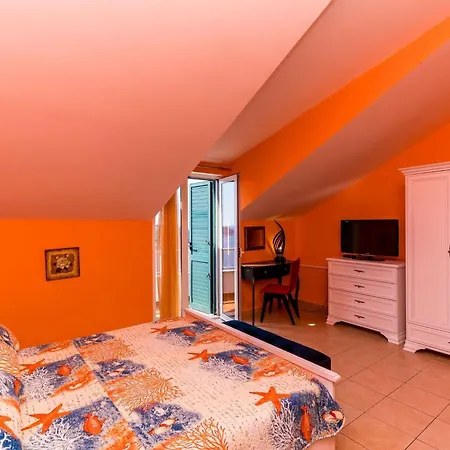 Adrian - Six Bedroom With Swimming Pool And Sea View