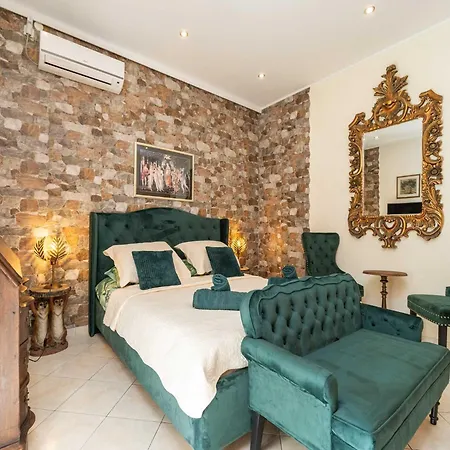 Villa Adrian - Six Bedroom With Swimming Pool And Sea View